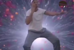 搞笑舞蹈视频,跟着节奏一起摇摆